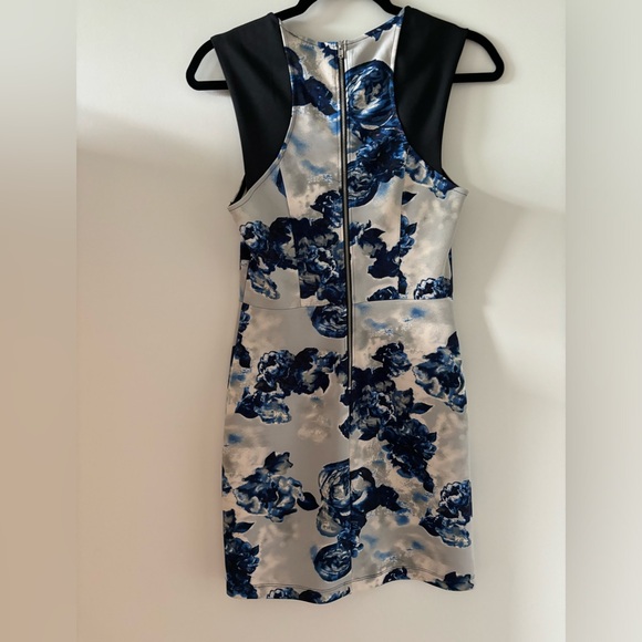 BCBG Sleeveless Floral-Print Sheath Dress - Size 6 - NWT - Mesh detail - Picture 3 of 8